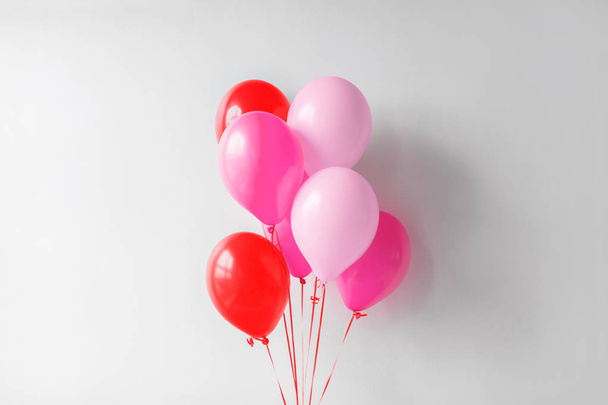 pink and red air balloons for birthday party - Foto, afbeelding
