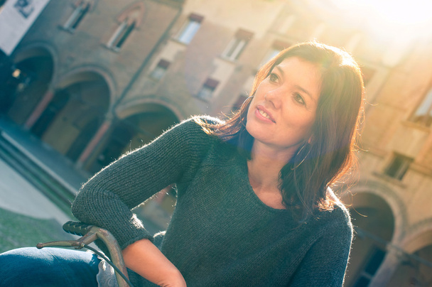 Beautiful woman portrait outdoors with back light. - Foto, Imagem