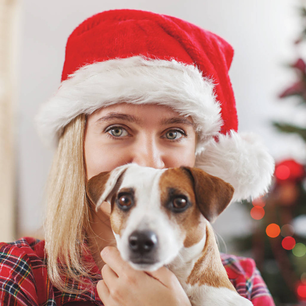Happy woman with dog in christmas decoration - Foto, Imagen