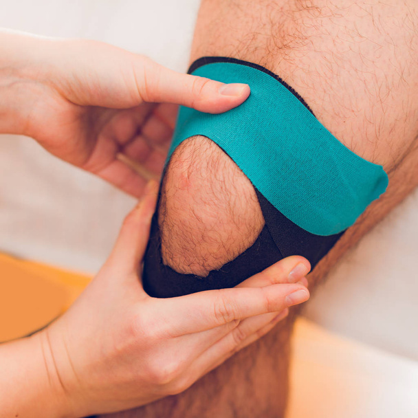 Knee treatment with kinesio tape - Fotó, kép