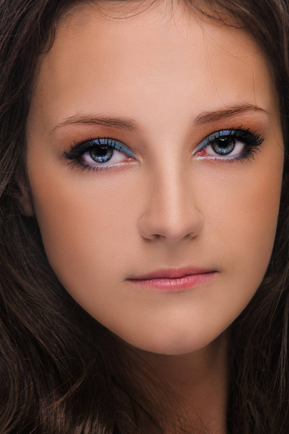 Portrait of young beautiful woman with dark hair close up. - Foto, imagen
