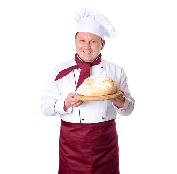 Koken met vers brood in zijn handen op een witte achtergrond. Baker. - Foto, afbeelding