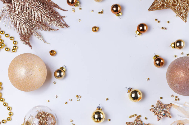 Christmas flat lay scene with golden decorations - Foto, Imagen