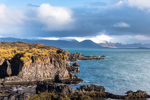 View of the Scenic Rugged Coast of Western Iceland under Cloudy Sky in Autumn - Φωτογραφία, εικόνα