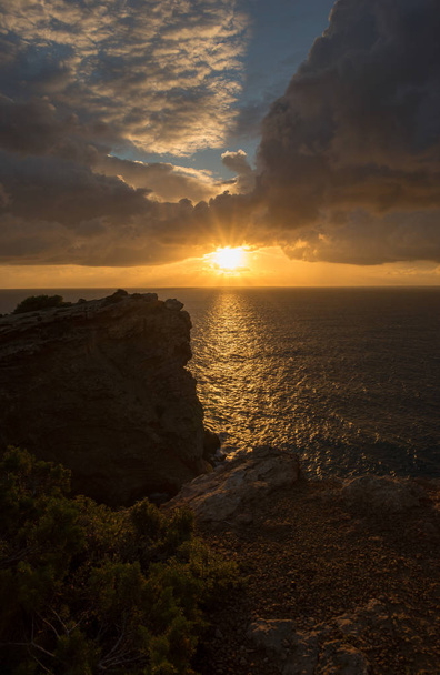 Sonnenaufgang im cap martinet auf der Insel Ibiza, Spanien - Foto, Bild