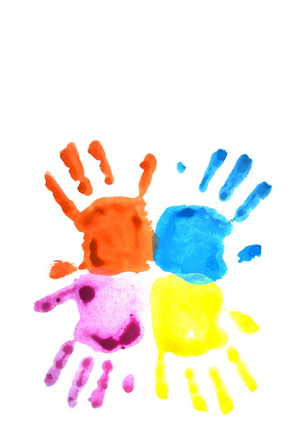 4 つのカラフルな子供の手形が copyspace と白で隔離。世界の自閉症意識日のコンセプト. - 写真・画像