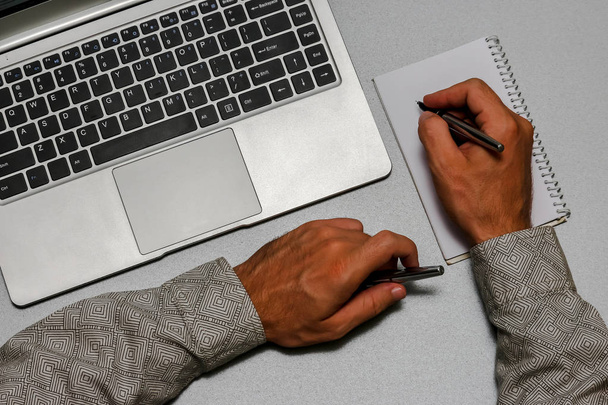 Closeup view of business man hands working with laptop. - Foto, Imagen