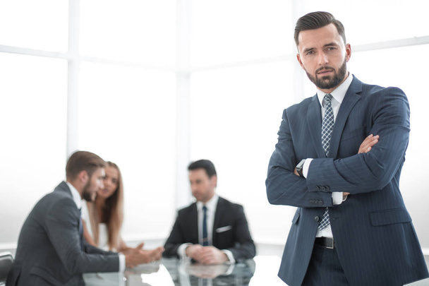modern businessman standing in a bright office - Фото, изображение