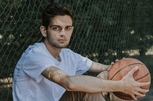 young to fashion with basketball - Valokuva, kuva