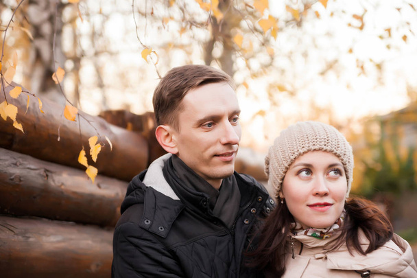 Young couple on   walk in   autumn park - Fotografie, Obrázek