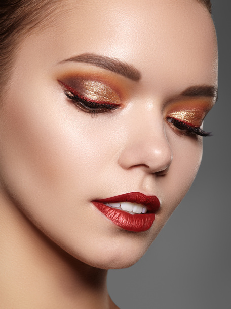 Beautiful Woman with Professional Makeup. Luxury Style Eye Make-up, Perfect Eyebrows, Shine Skin. Bright Fashion Look. Gold Color of Eyeshadows. Christmas Celebrate Image - Fotoğraf, Görsel