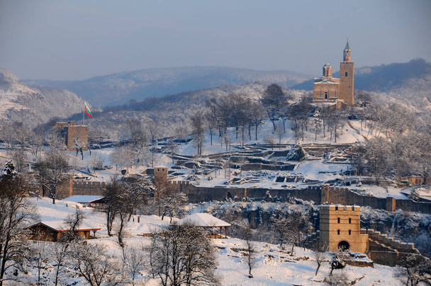 Középkori Tsarevets erődre, a város, Veliko Tarnovo Bulgáriában a téli - Fotó, kép