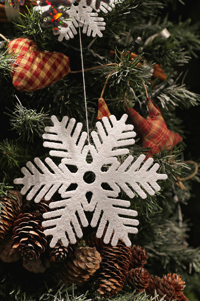 White Snowflake Crystal Decoration at Christmas Tree - Foto, Bild