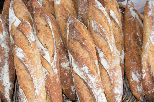 Francouzský chléb přilepí čerstvě z trouby na tapetu pozadí - Fotografie, Obrázek
