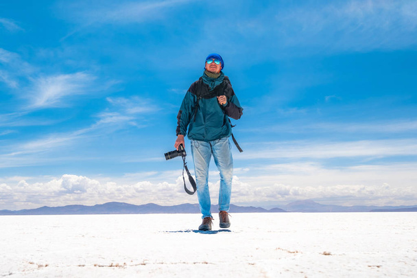 Photographer in Salar de Uyuni - Φωτογραφία, εικόνα