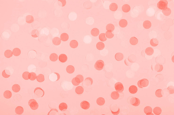 Креативна пастельна фентезійна листівка з рожевою вечіркою confetti. Дитячий душ, день народження, концепція святкування. Горизонтально. Жива коралова тема - колір року 2019
 - Фото, зображення