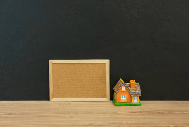 house home model cork board on wooden desk. real estate investment. property buying mortgage loan - Foto, Bild