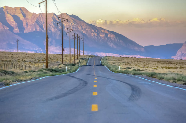 Linee elettriche lungo la Highway 68 vicino al lago Utah
 - Foto, immagini