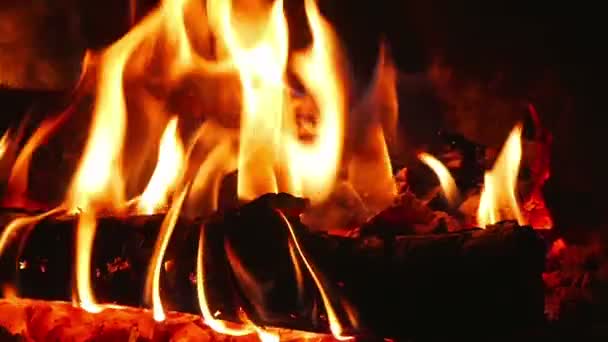 美しい温かみのあるオレンジ色の炎を暖炉します。スーパー スロー モーションで撮影します。. - 映像、動画
