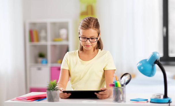 student girl with tablet computer doing homework - Foto, Bild