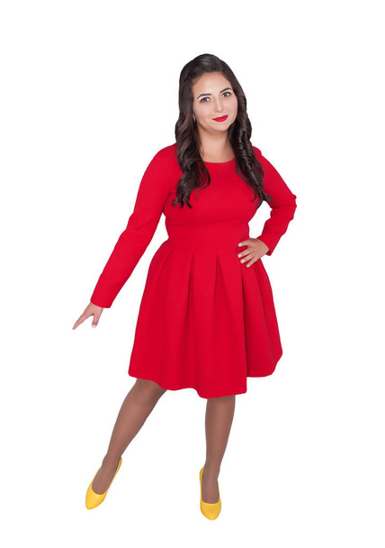 Hermosa mujer feliz más tamaño en vestido rojo aislado en blanco
 - Foto, Imagen