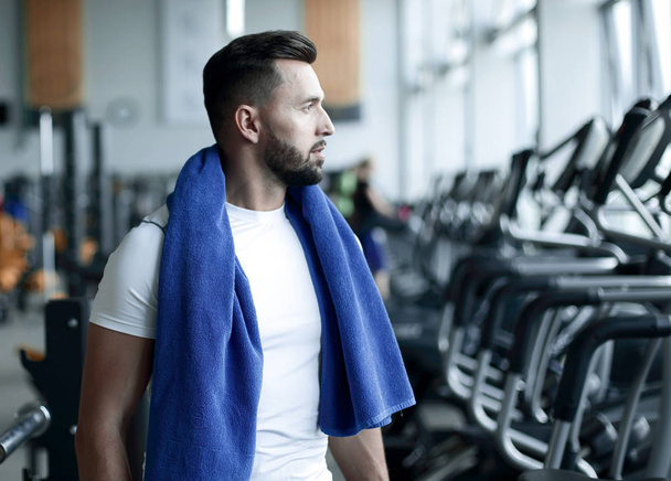 portrait of a confident sports man in the gym. - Foto, Imagem