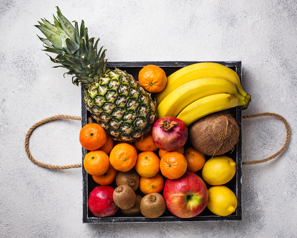 Ассортимент свежих тропических фруктов
 - Фото, изображение