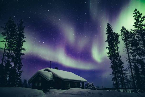 bunte polare Polarlichter Polarlichter Polarlichter Polarlichter Aktivität im Winter Finnland, Lappland - Foto, Bild