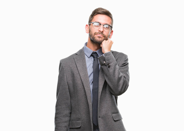 Young handsome business man over isolated background with hand on chin thinking about question, pensive expression. Smiling with thoughtful face. Doubt concept. - Photo, Image
