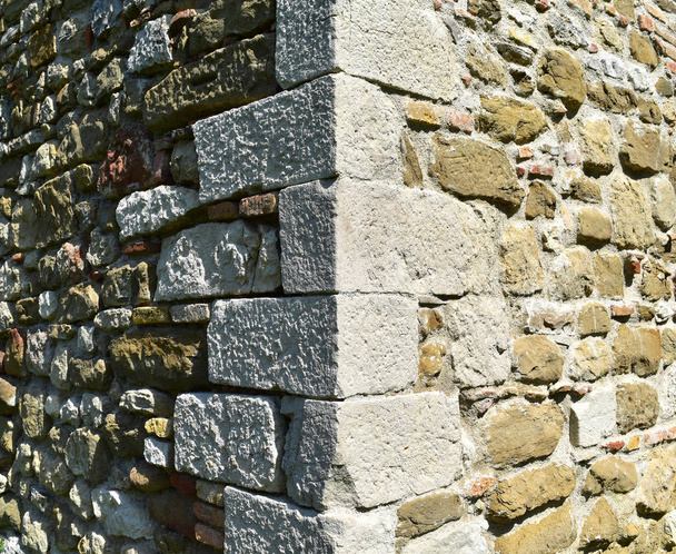 Γωνία του αρχαίου τείχους της πέτρες γκρι - Φωτογραφία, εικόνα