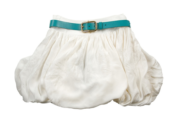 Mini falda de burbuja blanca con cinturón verde
 - Foto, Imagen