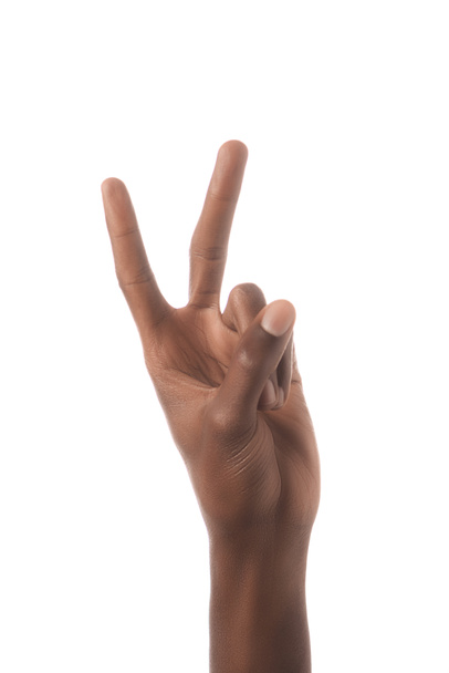 částečný pohled afroamerické muže číslo 2 ve znakovém jazyce izolované na bílém - Fotografie, Obrázek