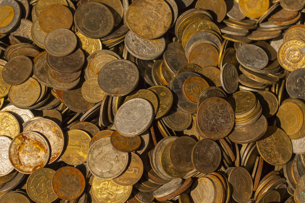 Dinero los tiempos del socialismo. Las monedas viejas. Monedas de Bulgaria, Yugoslavia, República Checa, Alemania, Turquía
. - Foto, Imagen