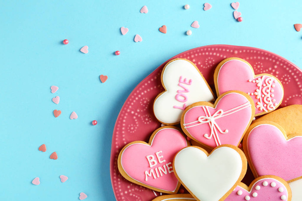 Composition with decorated heart shaped cookies and space for text on color background, top view - Foto, Bild