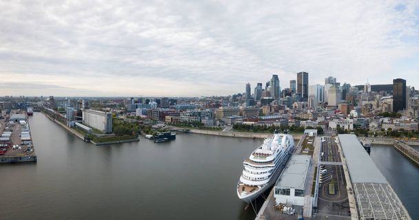 Aerial panoramic view of a modern cityscape during a vibrant day during fall season. Taken in Montreal, Quebec, Canada. - Фото, зображення