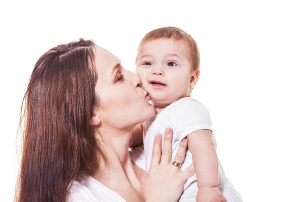 Boldog anya és a gyermek, fehér alapon portréja - Fotó, kép