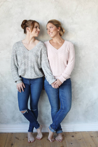   Happy young woman and her mother at home, happy family - Fotoğraf, Görsel