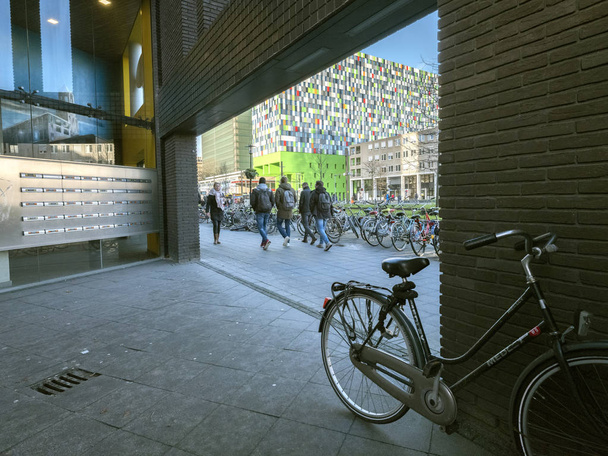 bicicletas para el transporte de estudiantes en el campus universitario de uithof cerca de utrecht en Holanda
 - Foto, imagen