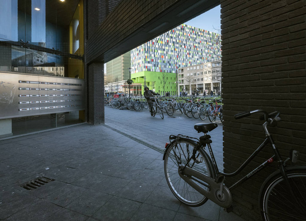 bicicletas para el transporte de estudiantes en el campus universitario de uithof cerca de utrecht en Holanda
 - Foto, imagen