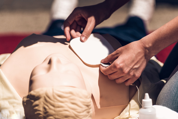 Formation en secourisme. Défibrillateur CPR Pratique
 - Photo, image