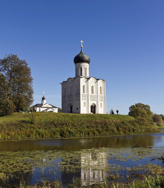 The Church of the Intercession of the Holy Virgin on the Nerl River is an Orthodox church and a symbol of medieval Russia - Fotoğraf, Görsel
