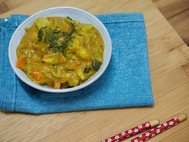 Ázsiai élelmiszer curry, zöldség curry - Fotó, kép