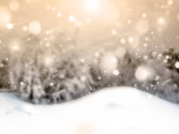 invierno Navidad fondo con ramas de abeto nieve conos bayas congeladas
 - Foto, Imagen