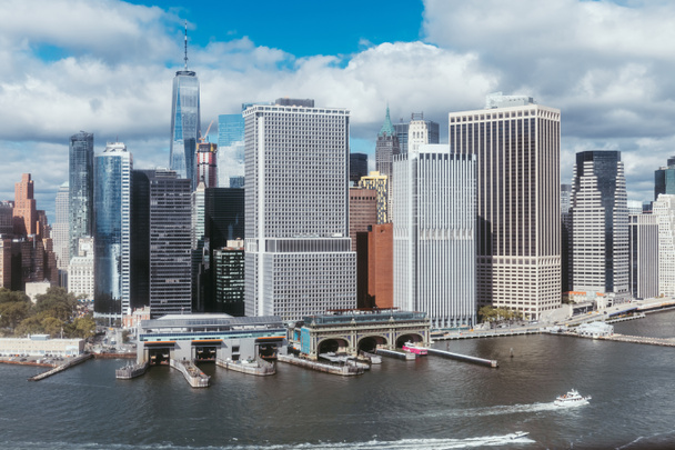vista panorámica de los edificios de Nueva York y el océano atlántico, EE.UU.
 - Foto, imagen