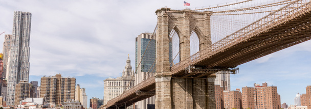 panorámás kilátás nyílik a brooklyn-híd és a manhattan, new york, Amerikai Egyesült Államok - Fotó, kép
