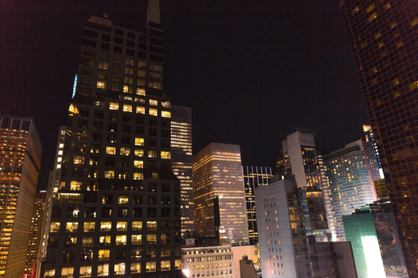 urban scene of new york city at night, usa - Foto, immagini
