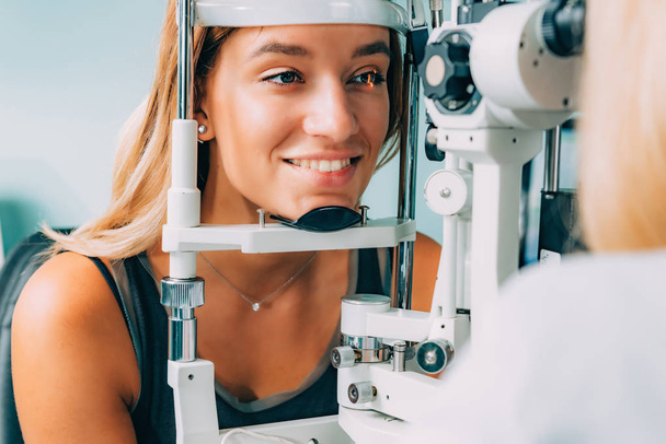 Ophthalmology. Applanation tonometry and eye pressure test - Foto, Bild