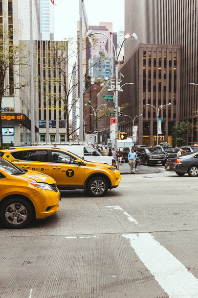 NEW YORK, USA - OCTOBER 8, 2018: urban scene with yellow cabs and people on new york city street, usa - Фото, зображення