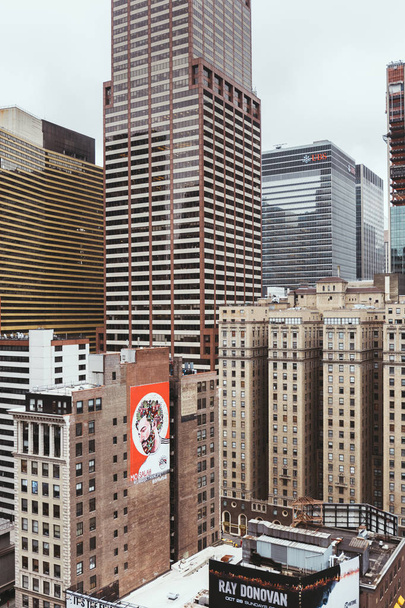 NEW YORK, USA - OCTOBER 8, 2018: urban scene with skyscrapers in new york city, usa - Foto, Imagen
