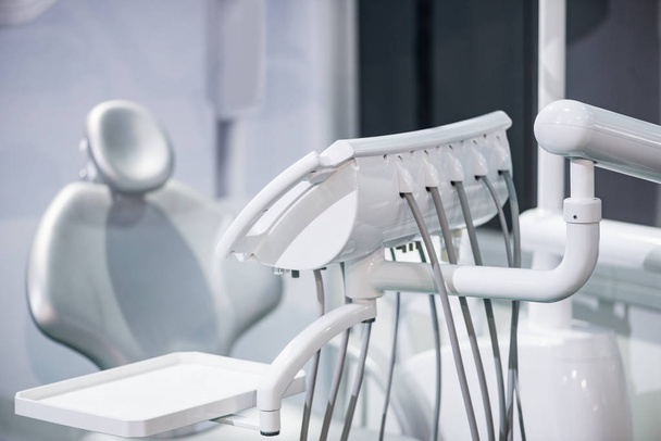 primer plano de la silla del dentista en la sala dental
  - Foto, imagen